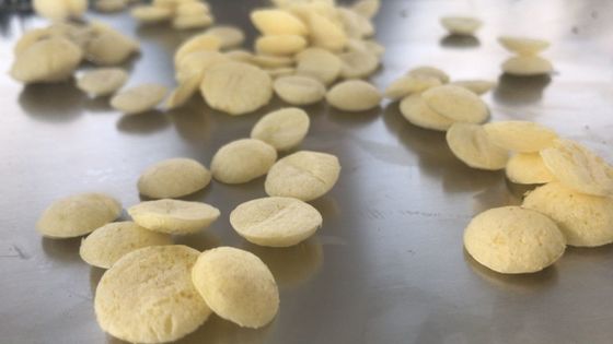 Закуска слойки мозоли делая закуску отдыха машины обрабатывая 12 месяца гарантии