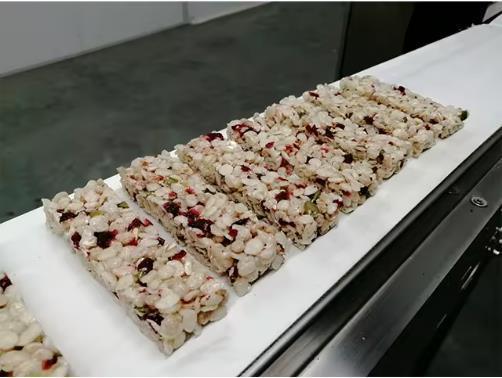 Высокоэффективный хрустящий пушистый закуска жареный ячменный зерновой бар машина