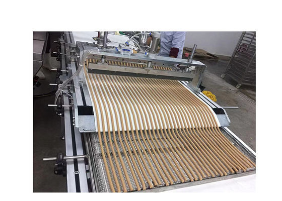 Собачья еда, закуски мяса Trainning собаки делая машину