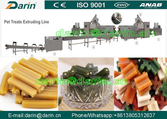 Небольшая собака косточки обрабатывает технологическую линию корма для домашних животных, машину создателя собачьей еды извива